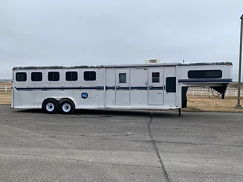 Gore 5H Weekender Horse Trailer Gore 5H Weekender Horse Trailer
