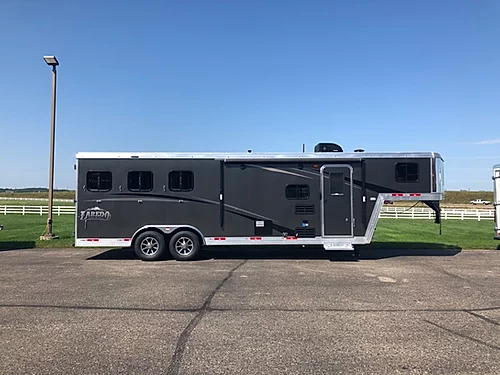 Bison 2019 Laredo 3H LQ Horse Trailer Bison 2019 Laredo 3H LQ Horse Trailer