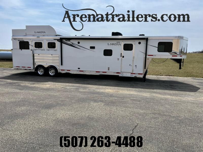2022 Lakota Charger Horse Trailer 4327 2022 Lakota Charger Horse Trailer 4327