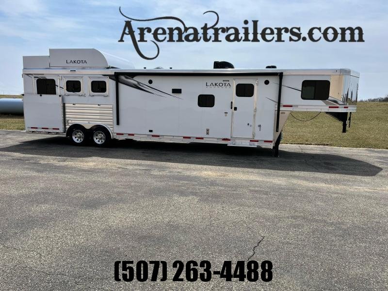 2022 Lakota Charger Horse Trailer 4327 2022 Lakota Charger Horse Trailer 4327