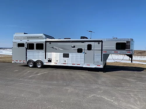 2020 SMC Laramie 3H LQ Horse Trailer 2020 SMC Laramie 3H LQ Horse Trailer