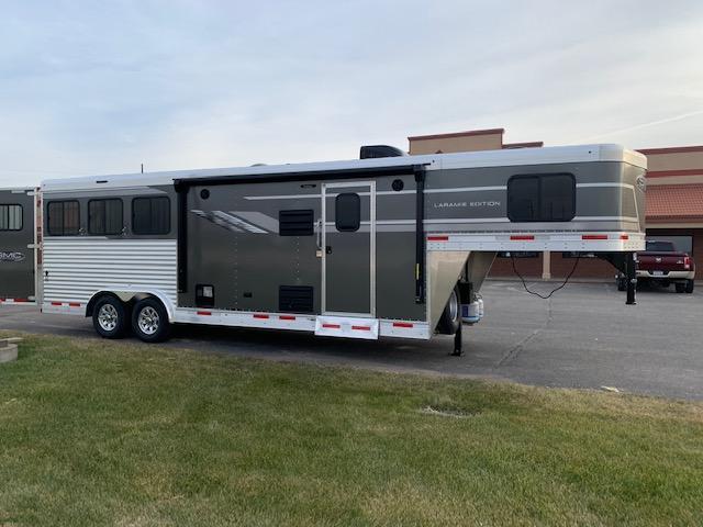 2021 SMC Horse Trailers 3H LQ Horse Trailer 2021 SMC Horse Trailers 3H LQ Horse Trailer