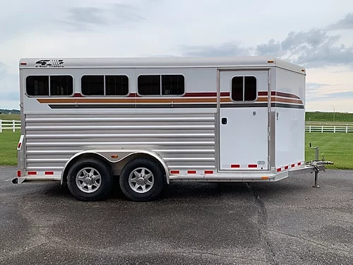 2015 4-Star Deluxe 3H BP Horse Trailer 2015 4-Star Deluxe 3H BP Horse Trailer