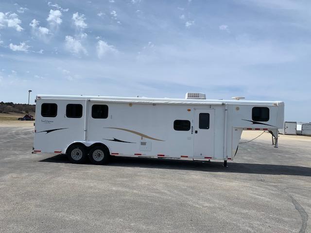 2010 Bison Trailers 3H LQ Horse Trailer 2010 Bison Trailers 3H LQ Horse Trailer