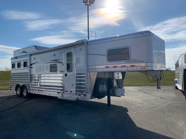2017 4-Star Trailers 6061 Horse Trailer 2017 4-Star Trailers 6061 Horse Trailer