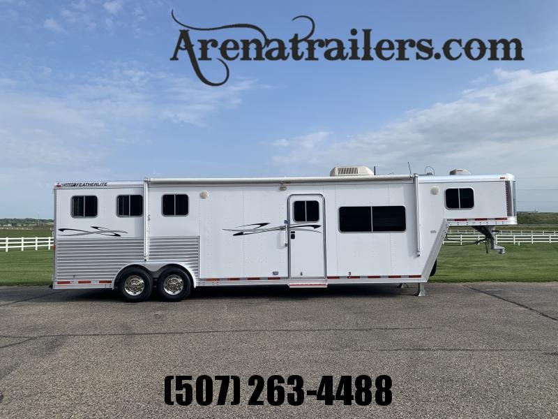 2004 Featherlite 3 Horse 13' Living Quarter Horse Trailer 2004 Featherlite 3 Horse 13' Living Quarter Horse Trailer