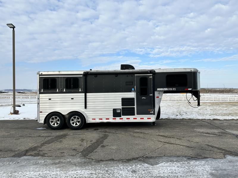 2015 Sundowner Trailers 2H Living Quarter Horse Trailer 2015 Sundowner Trailers 2H Living Quarter Horse Trailer