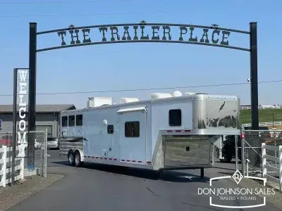 2019 Featherlite 8582 3H LQ GN Trailer