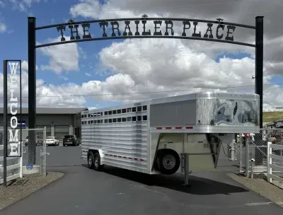 2026 Featherlite 8127 24' GN (8' Wide x 7' tall) Livestock Trailer