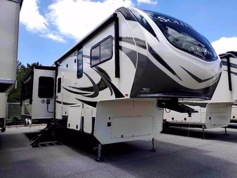 2021 Grand Design RV SOLITUDE 2930RL-R 2021 Grand Design RV SOLITUDE 2930RL-R