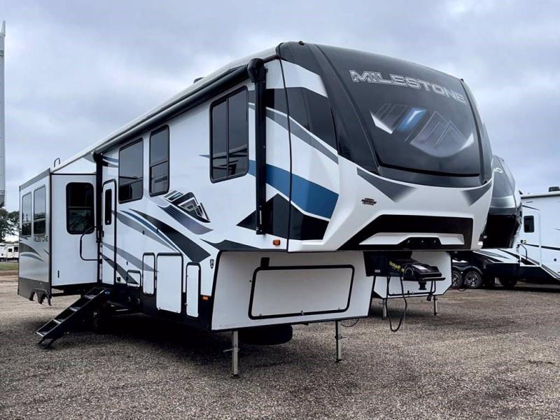 2022 Heartland RV MILESTONE 326RL 2022 Heartland RV MILESTONE 326RL