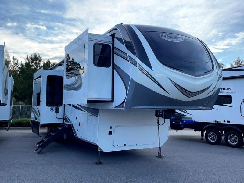 2022 Grand Design RV SOLITUDE 382WB-R 2022 Grand Design RV SOLITUDE 382WB-R