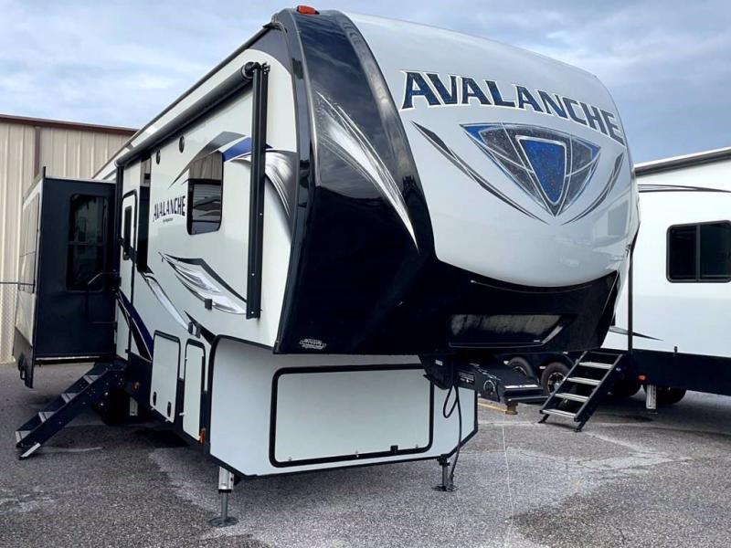 2018 Keystone RV AVALANCHE 320 RS 2018 Keystone RV AVALANCHE 320 RS