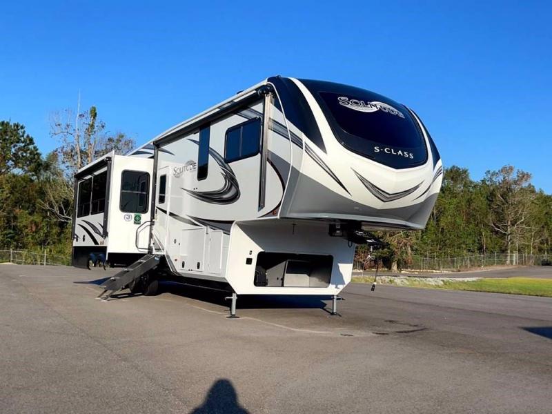 2022 Grand Design RV SOLITUDE 2930RL-R 2022 Grand Design RV SOLITUDE 2930RL-R