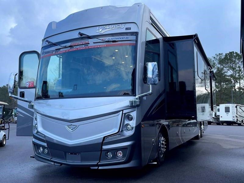 2022 Fleetwood RV DISCOVERY LXE 44B 2022 Fleetwood RV DISCOVERY LXE 44B