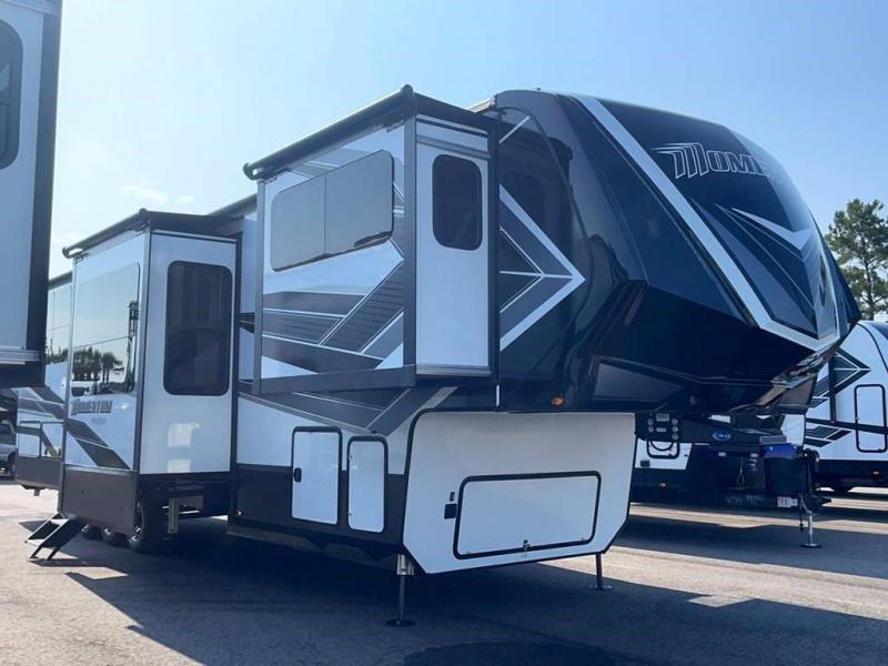 2022 Grand Design RV MOMENTUM 376THS-R 2022 Grand Design RV MOMENTUM 376THS-R