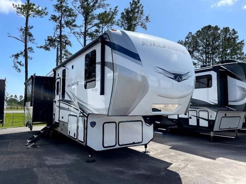2022 Keystone RV AVALANCHE 322RL 2022 Keystone RV AVALANCHE 322RL