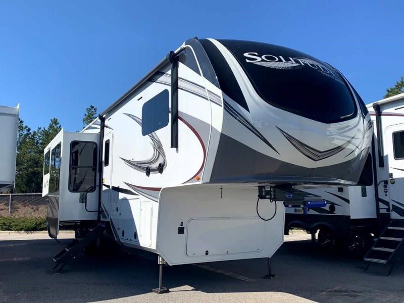 2022 Grand Design RV SOLITUDE 375RES-R 2022 Grand Design RV SOLITUDE 375RES-R