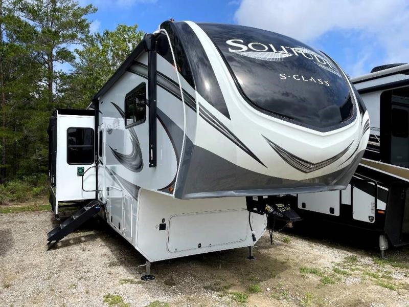2022 Grand Design RV SOLITUDE 3740BH-R 2022 Grand Design RV SOLITUDE 3740BH-R