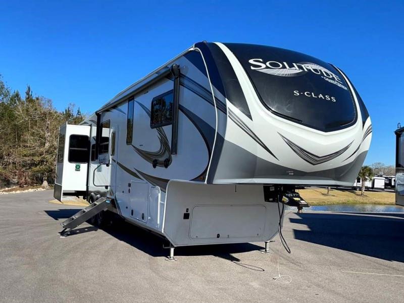2022 Grand Design RV SOLITUDE 3330RE-R 2022 Grand Design RV SOLITUDE 3330RE-R