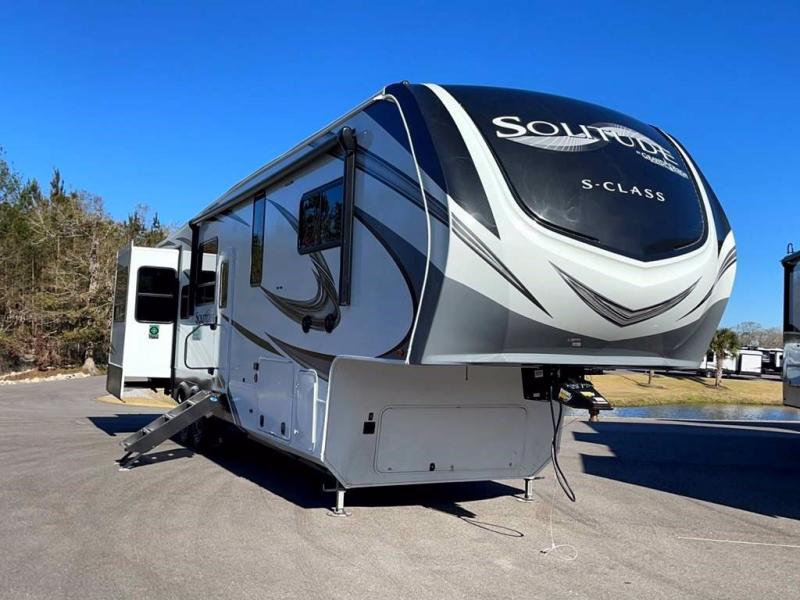 2022 Grand Design RV SOLITUDE 3330RE-R 2022 Grand Design RV SOLITUDE 3330RE-R