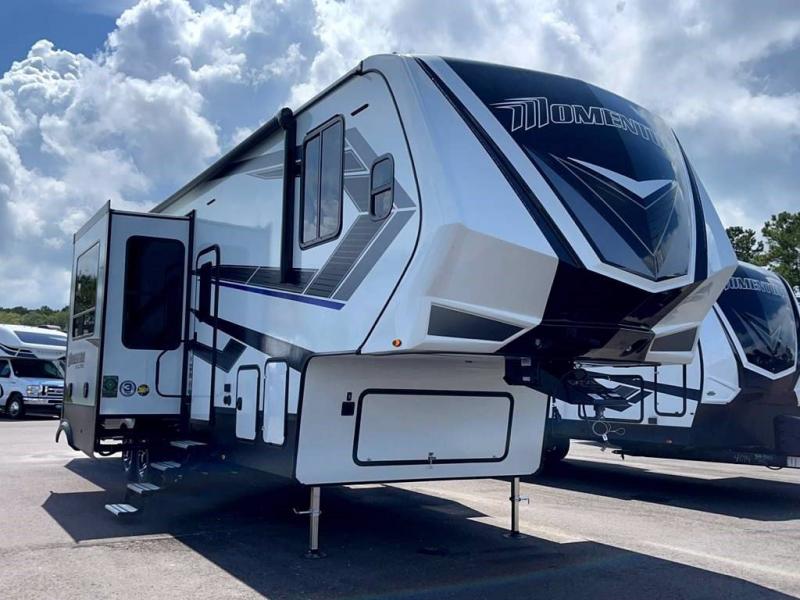 2022 Grand Design RV MOMENTUM 350G-R 2022 Grand Design RV MOMENTUM 350G-R