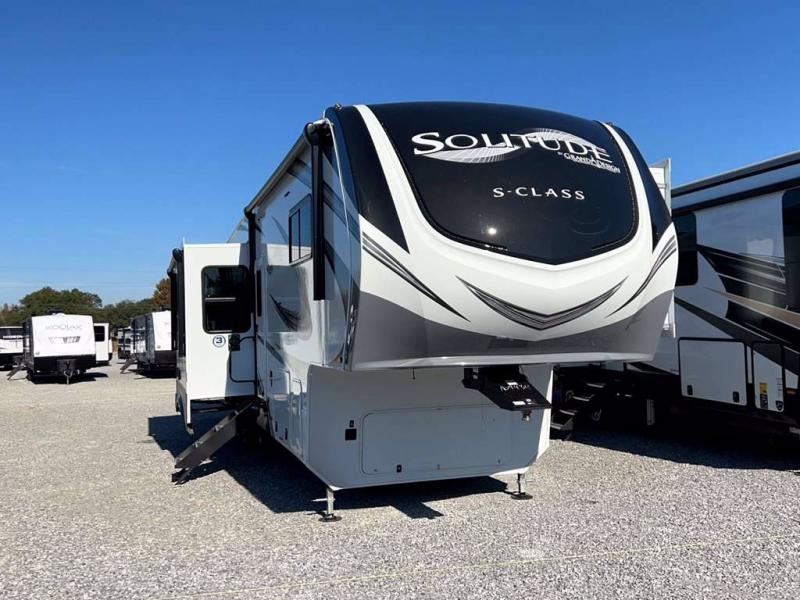 2022 Grand Design RV SOLITUDE 3740BH-R 2022 Grand Design RV SOLITUDE 3740BH-R