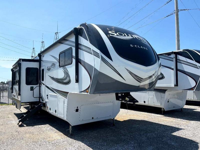 2022 Grand Design RV SOLITUDE 3740BH-R 2022 Grand Design RV SOLITUDE 3740BH-R