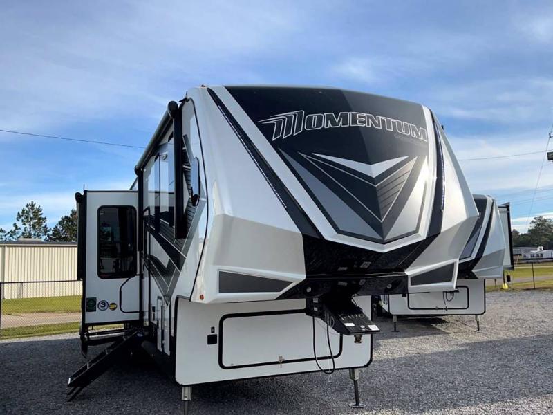 2022 Grand Design RV MOMENTUM 395MS-R 2022 Grand Design RV MOMENTUM 395MS-R