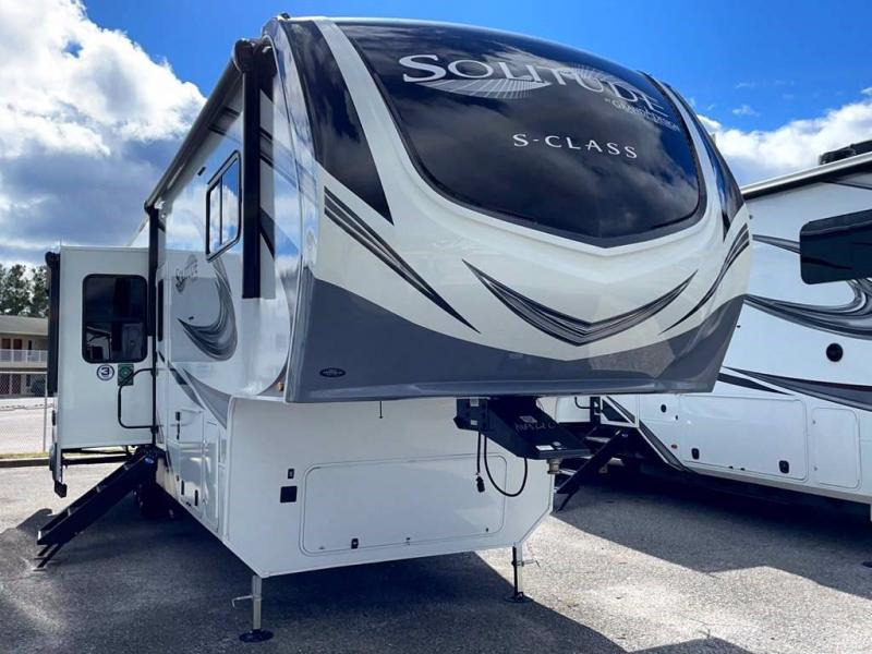 2022 Grand Design RV SOLITUDE 3950BH-R 2022 Grand Design RV SOLITUDE 3950BH-R
