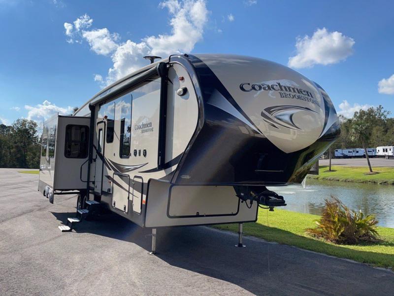 2019 Coachmen BROOKSTONE 325RL 2019 Coachmen BROOKSTONE 325RL