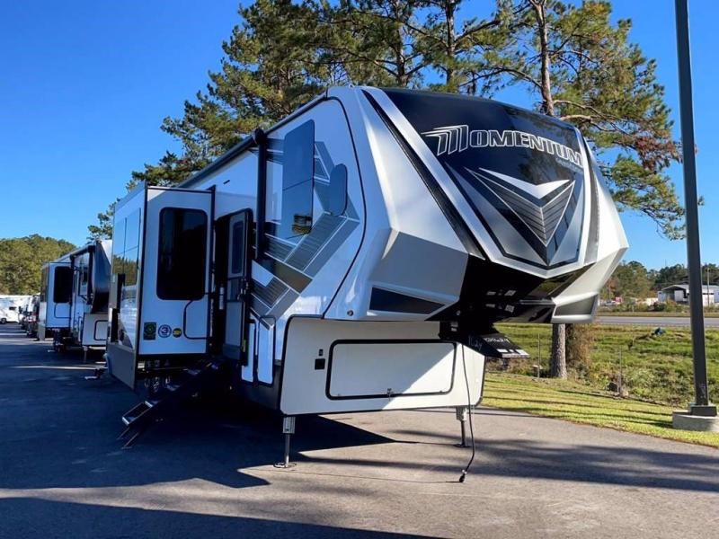 2022 Grand Design RV MOMENTUM 398M-R 2022 Grand Design RV MOMENTUM 398M-R