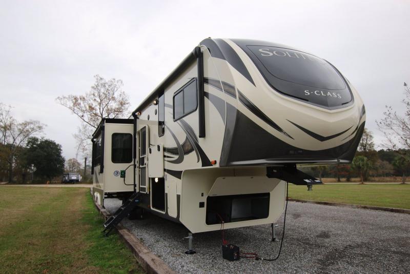 2020 Grand Design RV Solitude 3550BH-R 2020 Grand Design RV Solitude 3550BH-R