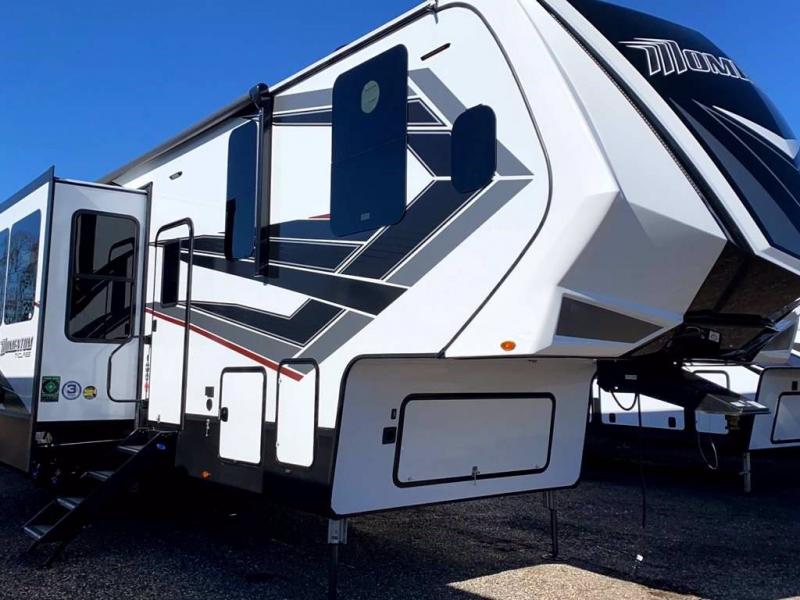 2021 Grand Design RV MOMENTUM 381M-R 2021 Grand Design RV MOMENTUM 381M-R