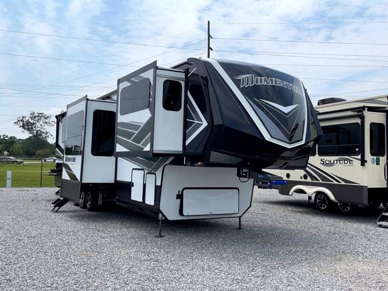 2022 Grand Design RV MOMENTUM 376THS-R 2022 Grand Design RV MOMENTUM 376THS-R