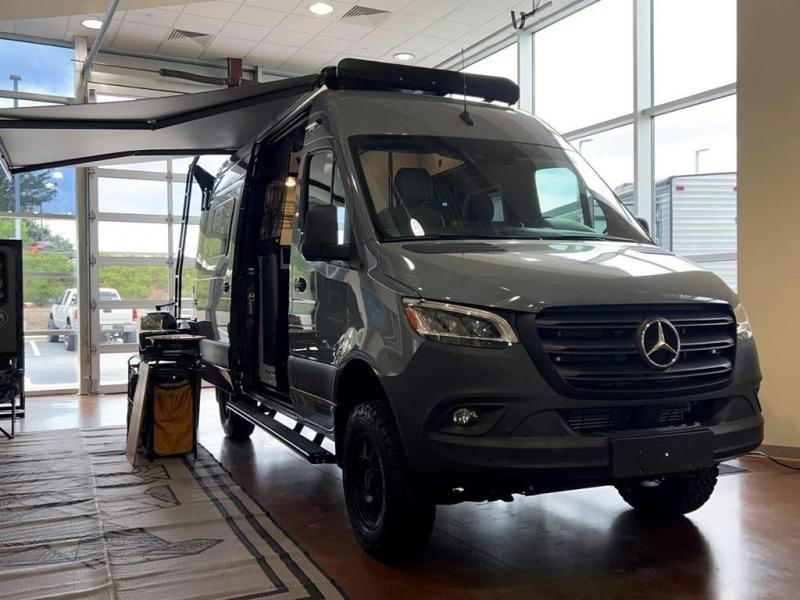 2022 Winnebago REVEL 44E 2022 Winnebago REVEL 44E