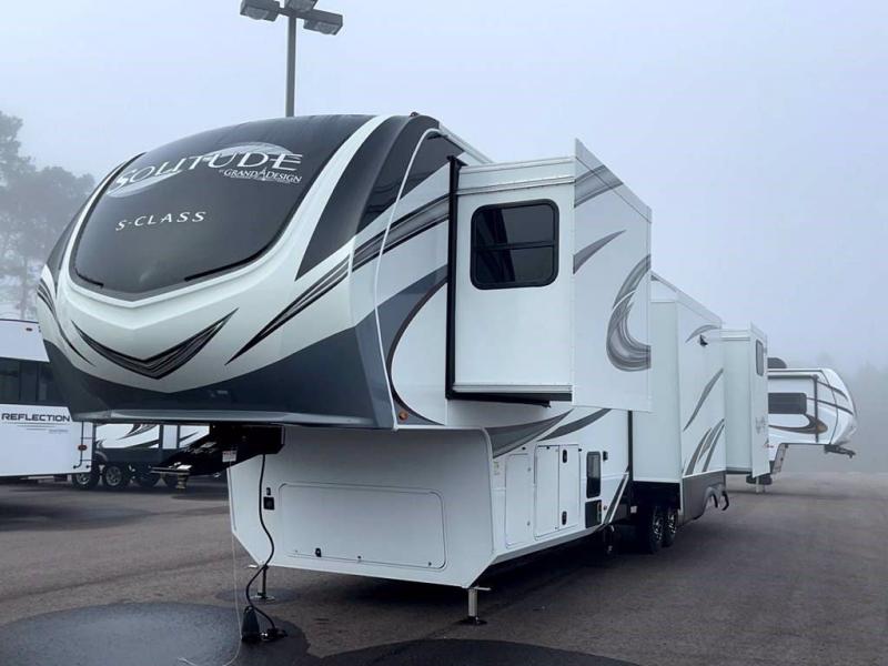 2022 Grand Design RV SOLITUDE 3950BH-R 2022 Grand Design RV SOLITUDE 3950BH-R