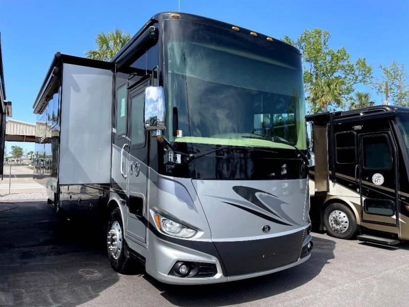 2017 Tiffin Motorhomes PHAETON 40IH 2017 Tiffin Motorhomes PHAETON 40IH