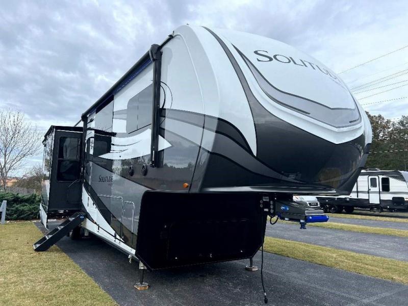 2023 Grand Design RV SOLITUDE 390RK-R 2023 Grand Design RV SOLITUDE 390RK-R