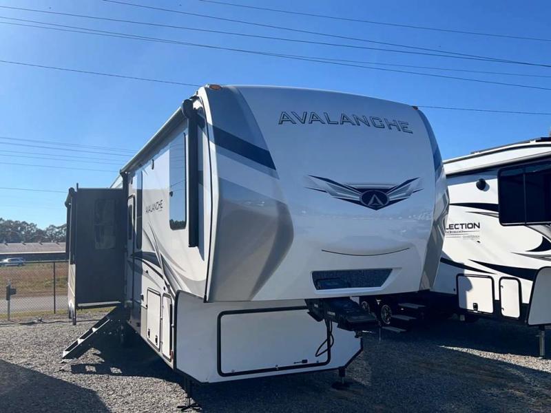 2022 Keystone RV AVALANCHE 322RL 2022 Keystone RV AVALANCHE 322RL