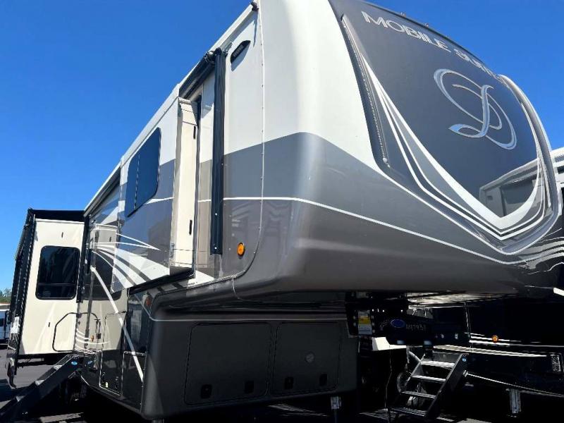 2022 DRV MOBILE SUITES 40KSSB4 2022 DRV MOBILE SUITES 40KSSB4