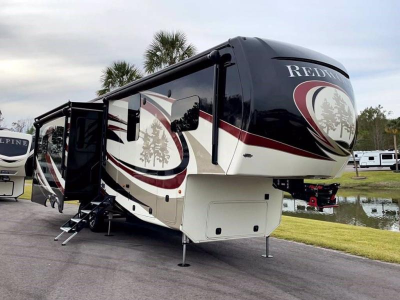 2017 CrossRoads RV REDWOOD 340RL 2017 CrossRoads RV REDWOOD 340RL