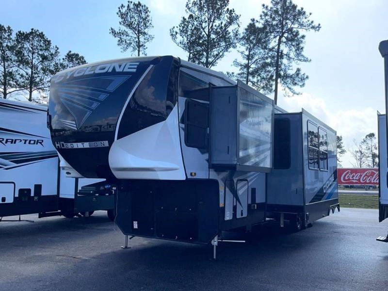 2022 Heartland RV CYCLONE 4270 2022 Heartland RV CYCLONE 4270