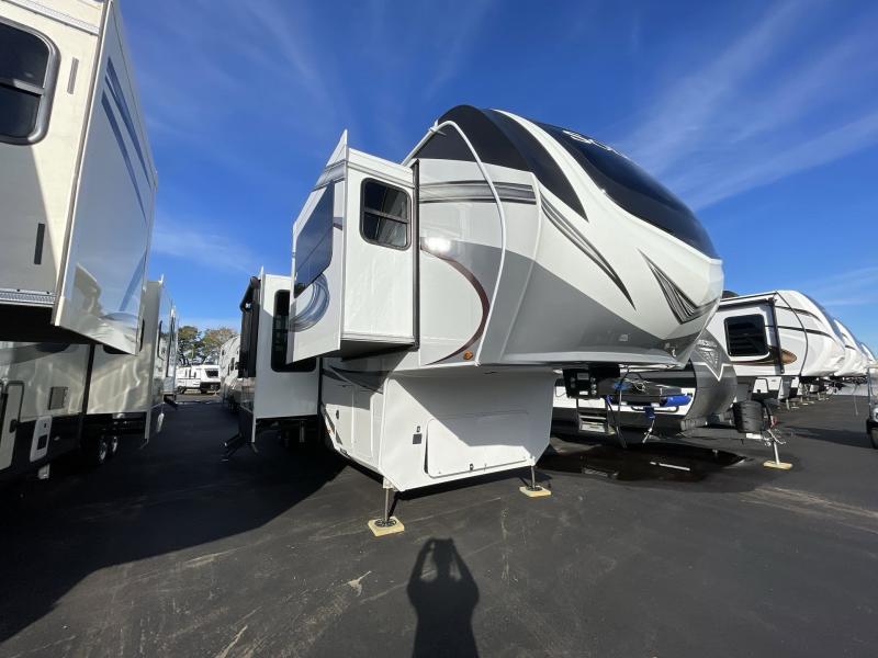 2022 Grand Design RV SOLITUDE 346FLS-R 2022 Grand Design RV SOLITUDE 346FLS-R