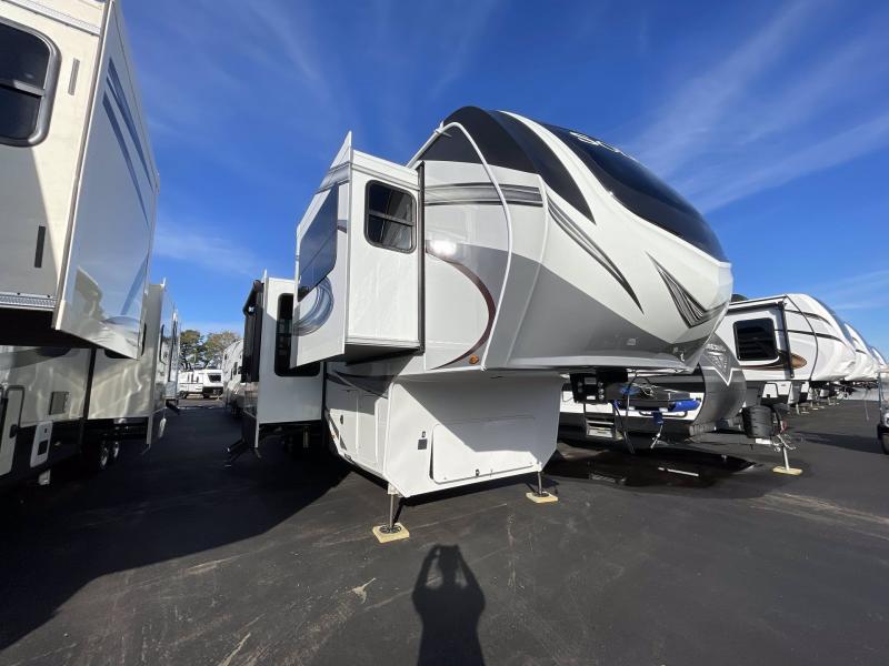 2022 Grand Design RV SOLITUDE 346FLS-R 2022 Grand Design RV SOLITUDE 346FLS-R