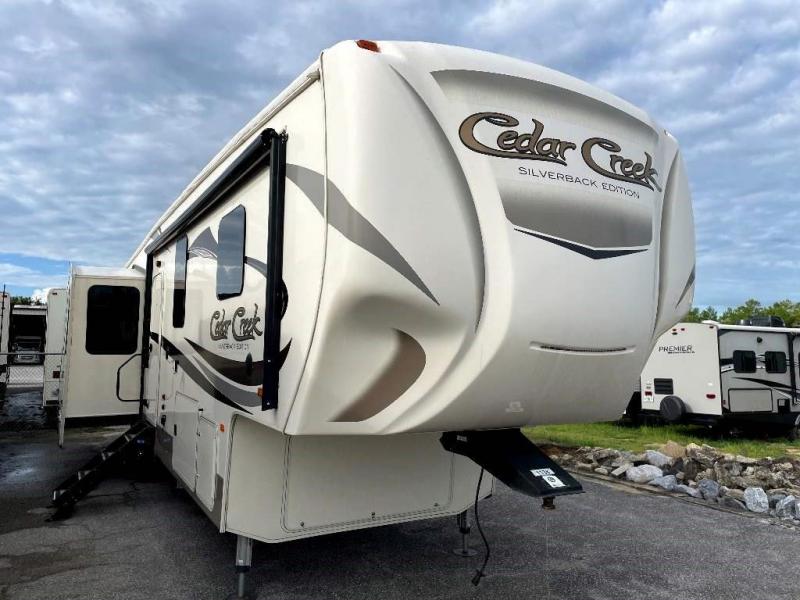 2017 Forest River Inc. SILVERBACK 35IK 2017 Forest River Inc. SILVERBACK 35IK