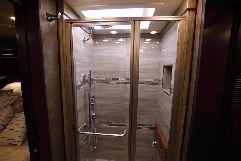 2020 American Coach REVOLUTION 42Q 2020 American Coach REVOLUTION 42Q