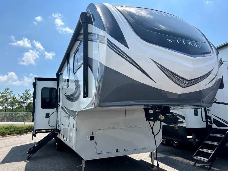 2023 Grand Design RV SOLITUDE 2930RL-R 2023 Grand Design RV SOLITUDE 2930RL-R