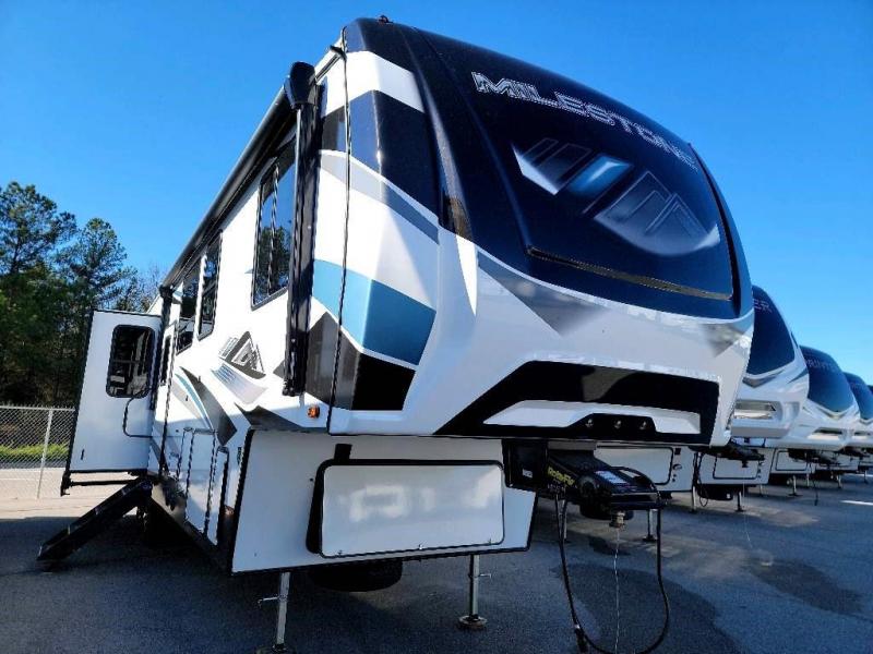 2022 Heartland RV MILESTONE 326RL 2022 Heartland RV MILESTONE 326RL