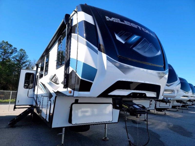 2022 Heartland RV MILESTONE 326RL 2022 Heartland RV MILESTONE 326RL
